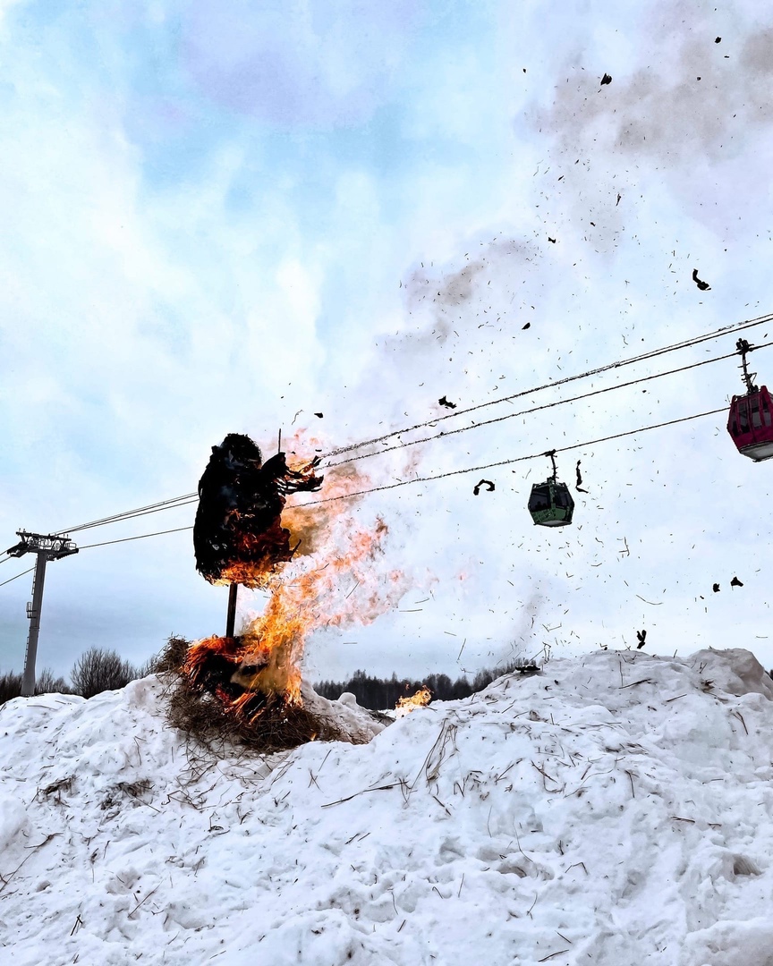 14 марта сожгли чучело Масленицы и Коронавируса под Канатной дорогой