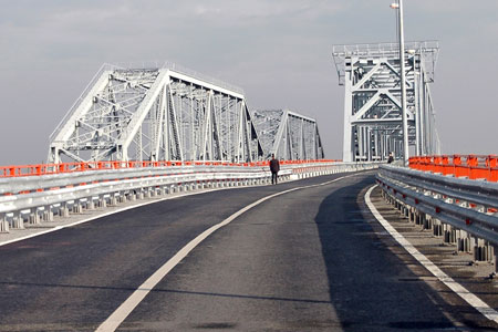Наплавной мост через Волгу открыли