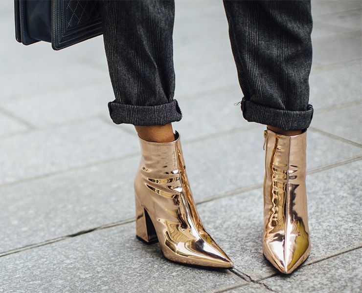 История о том, как жительница Бора сапоги продавала