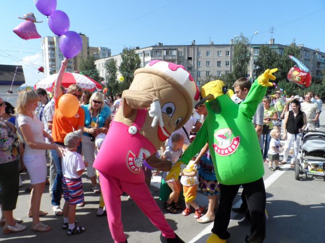 Четыре «ГАЗели» мороженого бесплатно раздали жителям Бора