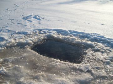 Пенсионер погиб, провалившись под лёд в п. Неклюдово