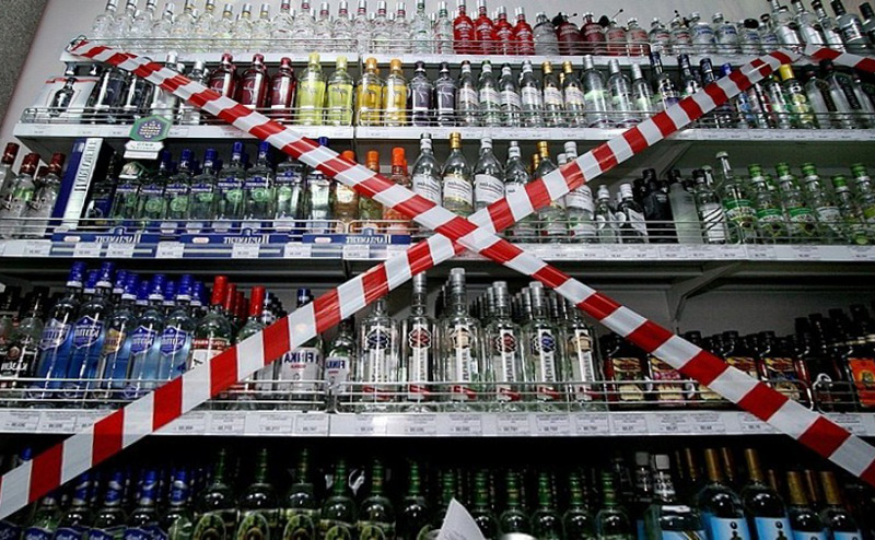 Народные избранники предлагают убрать алкоголь с прилавков магазинов