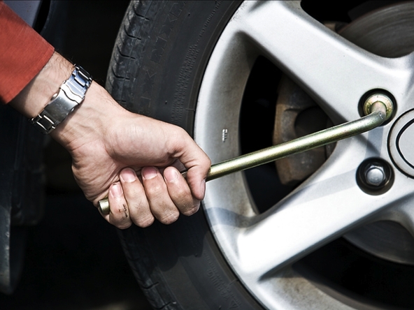 Полицейскими задержаны трое граждан, совершивших кражу колес