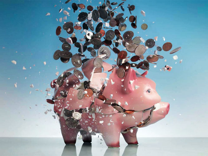 Работник, не получающий зарплату более трех месяцев, сможет потребовать обанкротить фирму