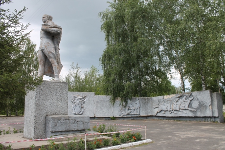 Нижегородские активисты ОНФ обратили внимание властей Бора на состояние памятника пионеру-герою