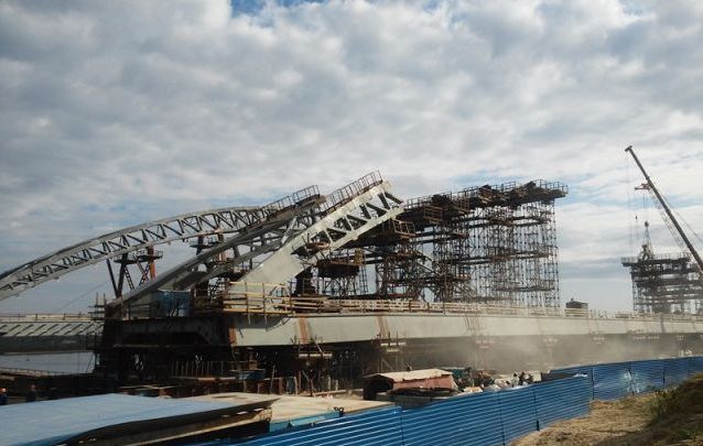 Завершается пристыковка второго пролетного строения к опорам дублера Борского моста