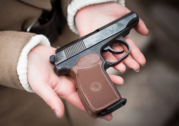 Добровольная сдача оружия - возможность уйти от уголовной ответственности и получить деньги