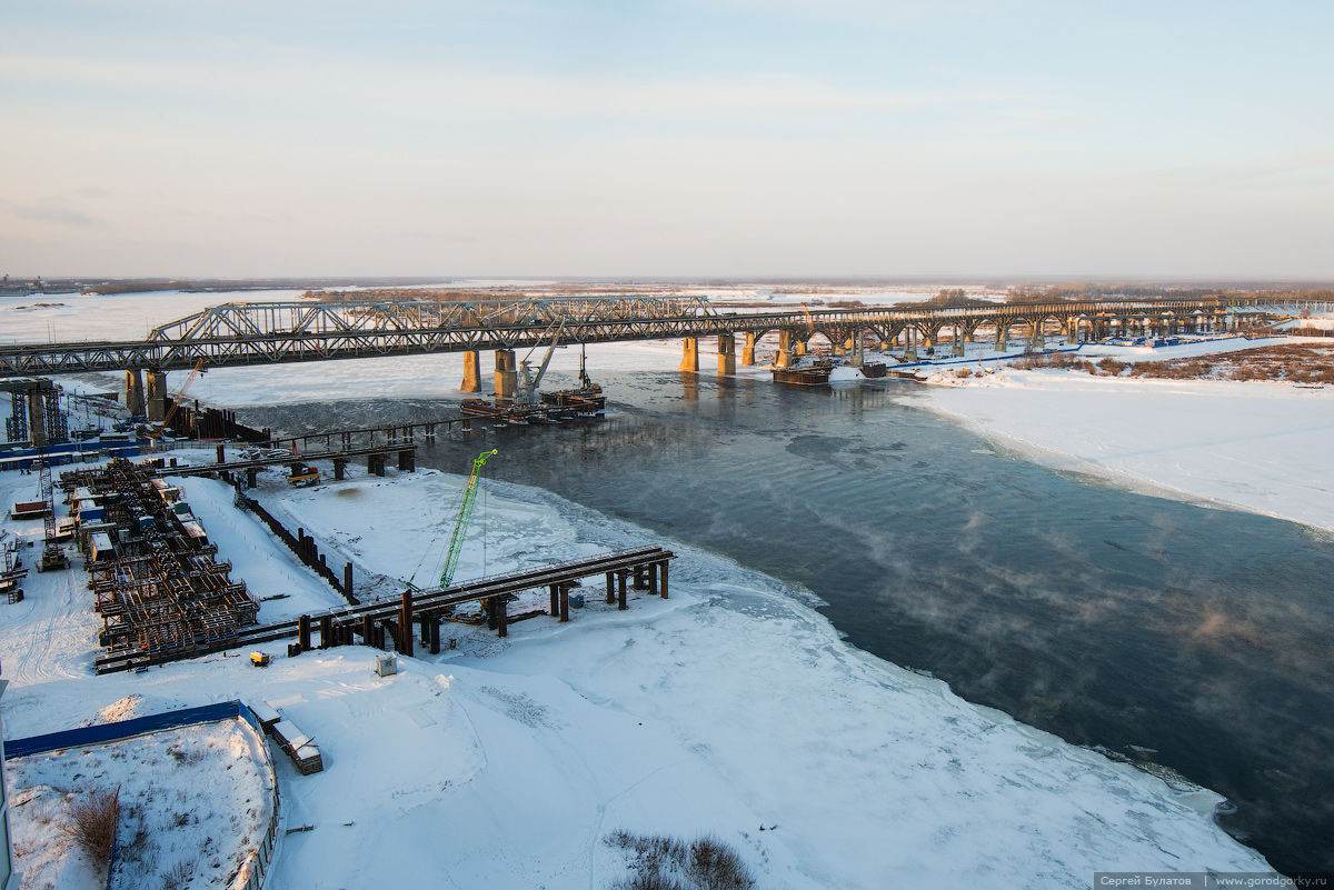 В Нижнем Новгороде на поверхности Волги обнаружили странные пятна