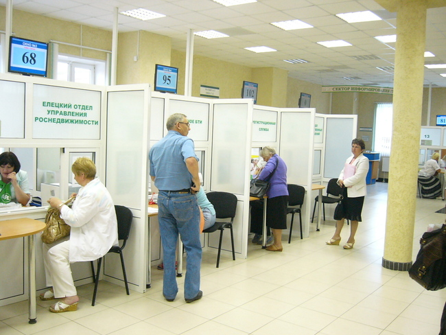 Водительские права россияне смогут обменять в МФЦ с 1 ноября