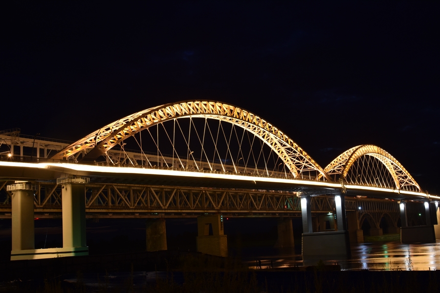 Валерий Шанцев выложил необыкновенные фотографии ночного Борского моста
