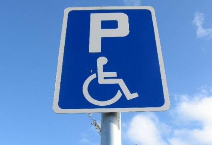 Бесплатная парковка для инвалидов: изменения в Закон о соцзащите.