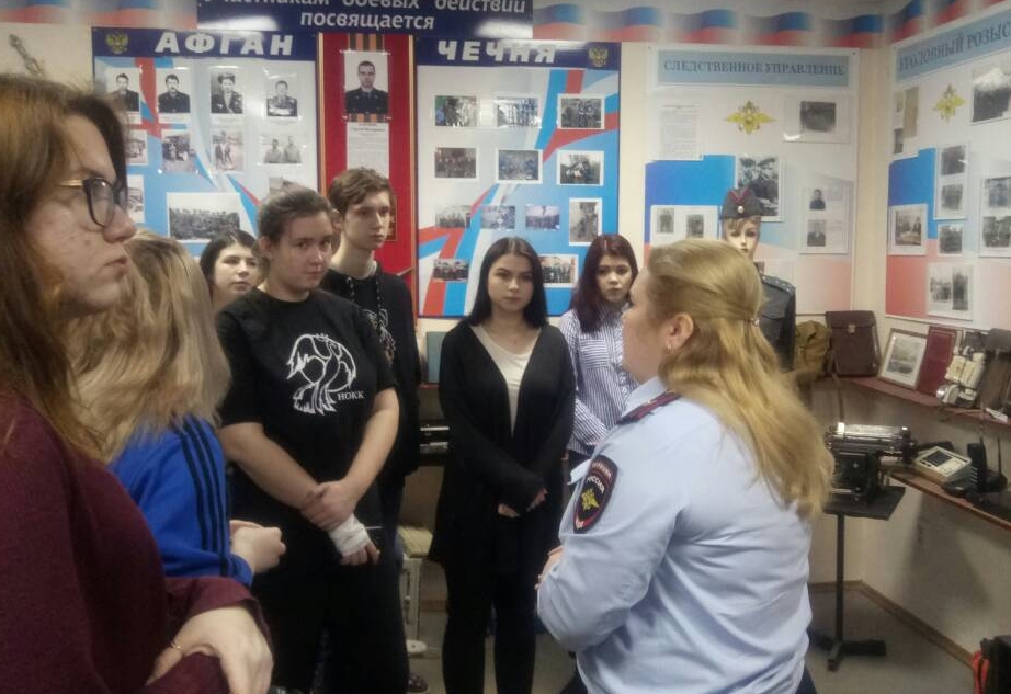 Борские полицейские присоединились к акции «Студенческий десант»