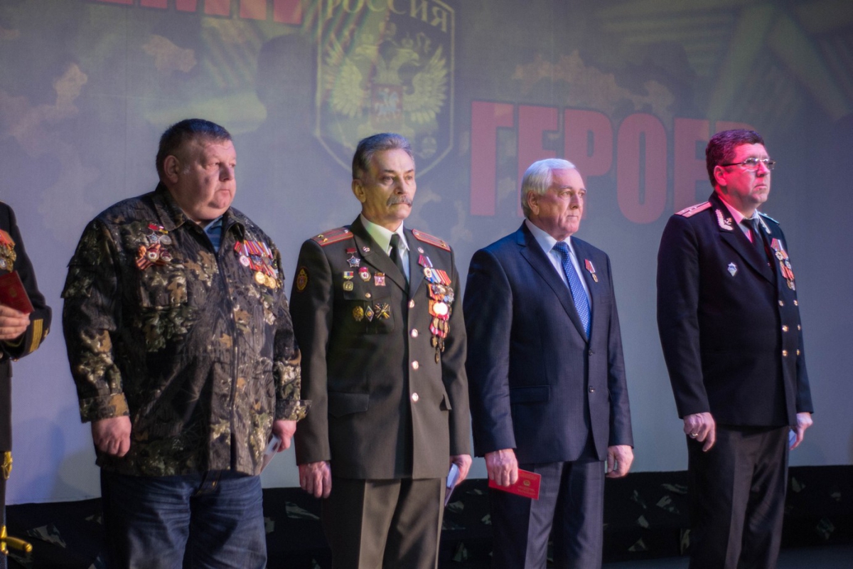 Праздничная программа к Дню защитника Отечества "Время героев". Фоторепортаж