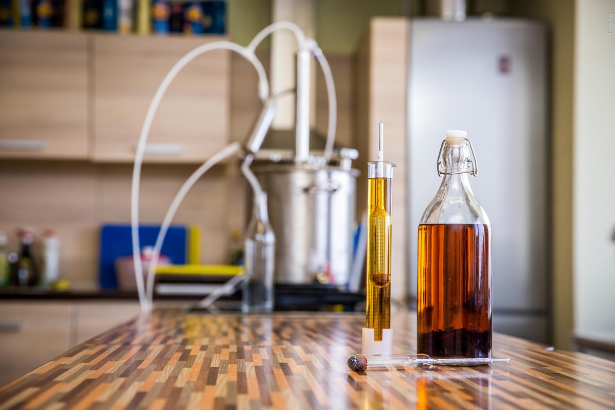 По факту продажи самогона на территории г. о. г. Бор возбуждено уголовное дело