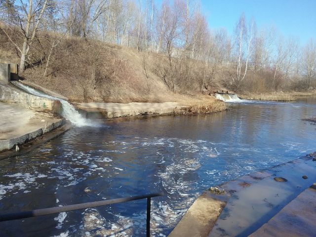 Областное правительство озвучило план мероприятий по локализации нефтяных пятен на Волге