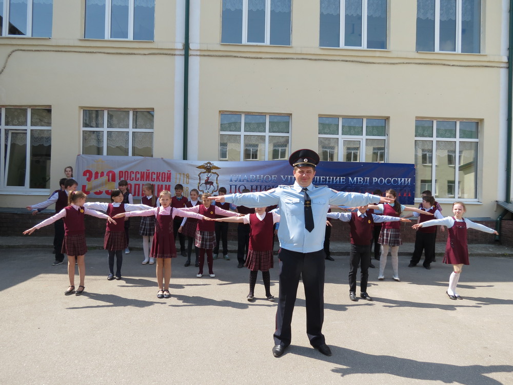 Борские полицейские присоединились к всероссийской акции  «Зарядка со стражем порядка»