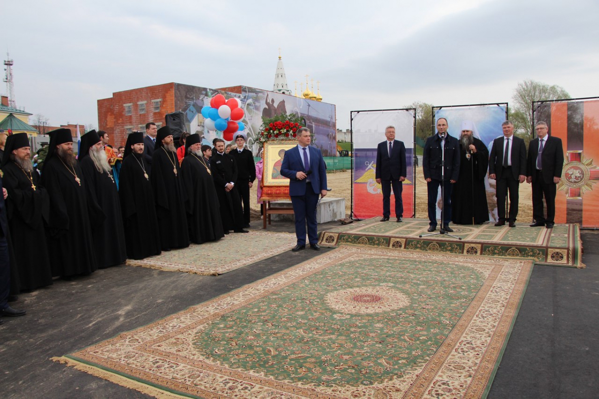 6 мая под стенами Сергиевской слободы был заложен сквер