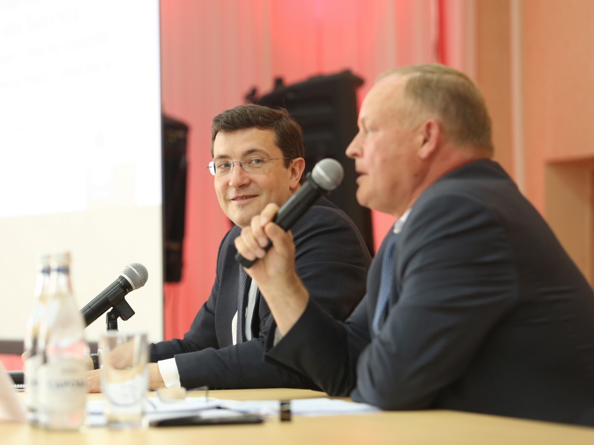 Надбавки к зарплате и подъемные предложит Глеб Никитин молодым специалистам АПК