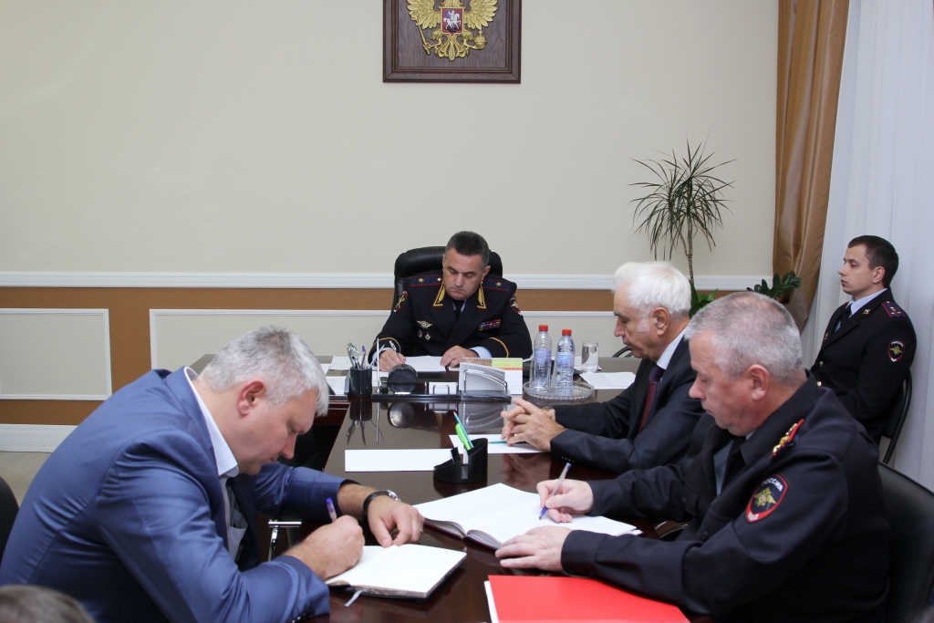 Руководитель полицейского ведомства области  ответил на вопросы граждан