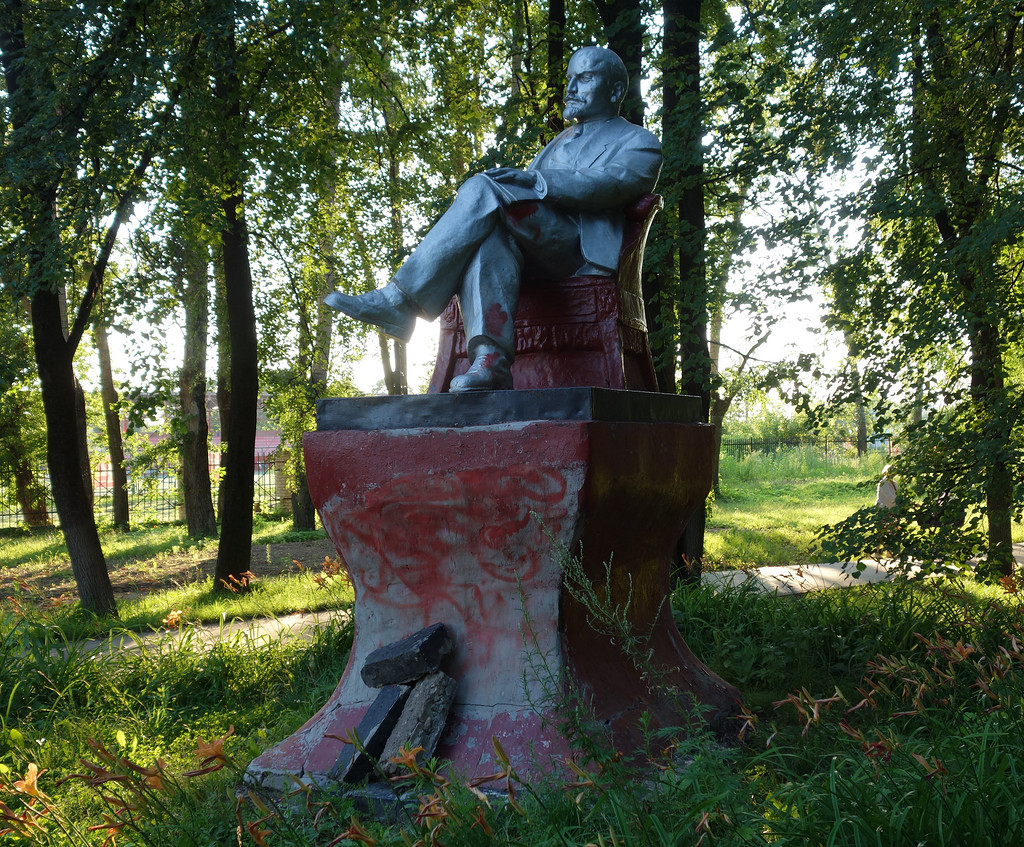 Ленина город бор. Памятники города Бор. Памятники г Бор Нижегородской области. Парк г Бор Нижегородской области. Памятники на Бору Нижегородской области.