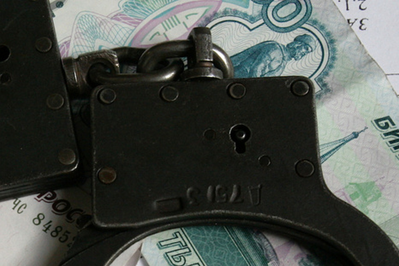 Бор­ский на­ло­го­вый ин­спек­тор об­ви­ня­ет­ся в вы­мо­га­тель­стве взят­ки у пред­при­ни­ма­те­ля