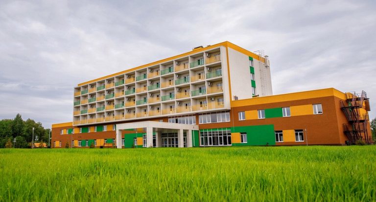 Футбольное поле Бора, где тренировались уругвайцы, защитят от морозов за 1,5 млн руб.