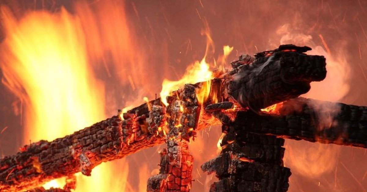 Ба­ня сго­ре­ла на Бо­ру из-за непра­виль­но­го мон­та­жа элек­тро­обо­ру­до­ва­ния