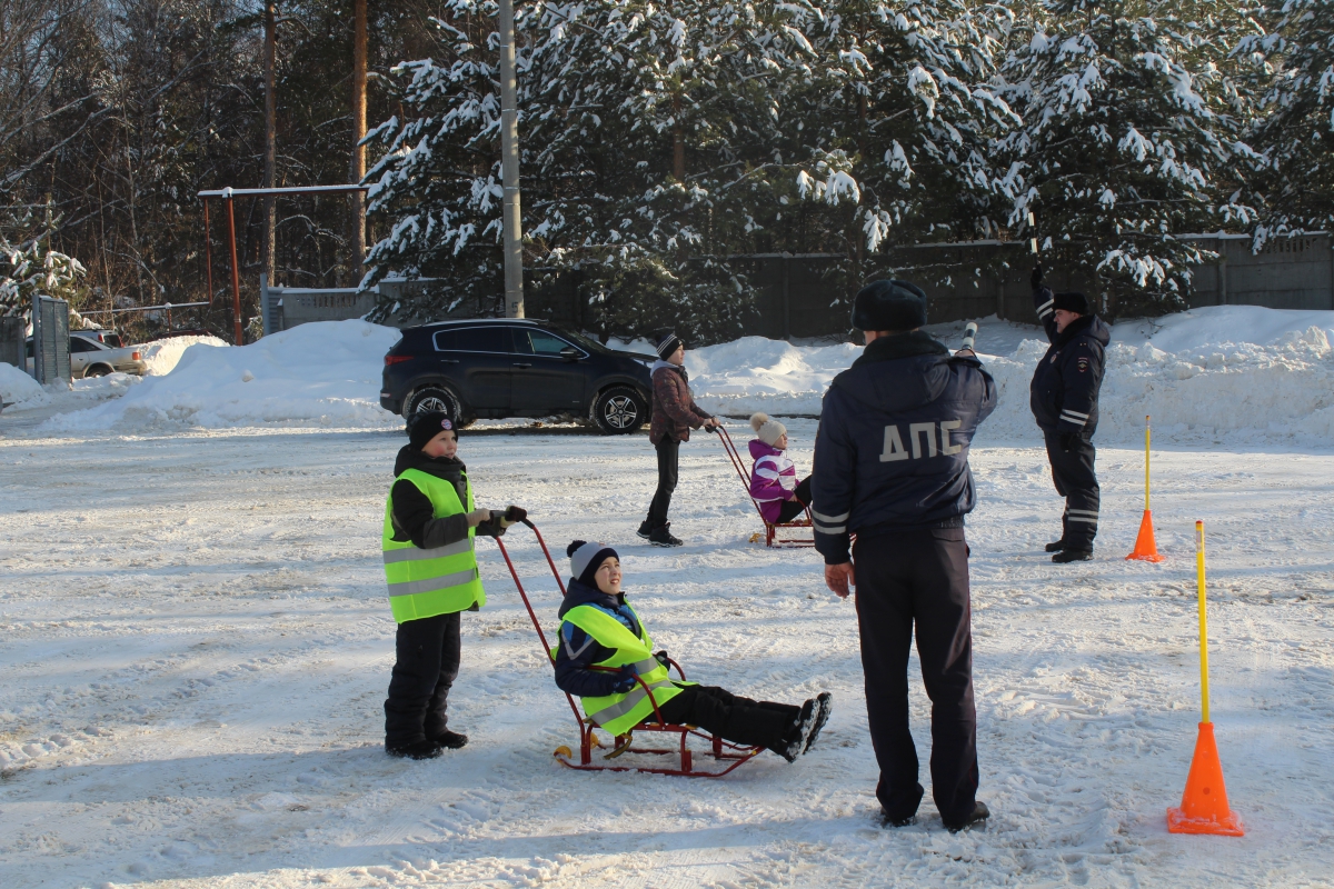 Борские Госавтоинспекторы организовали эстафету «Безопасная дорога детям»