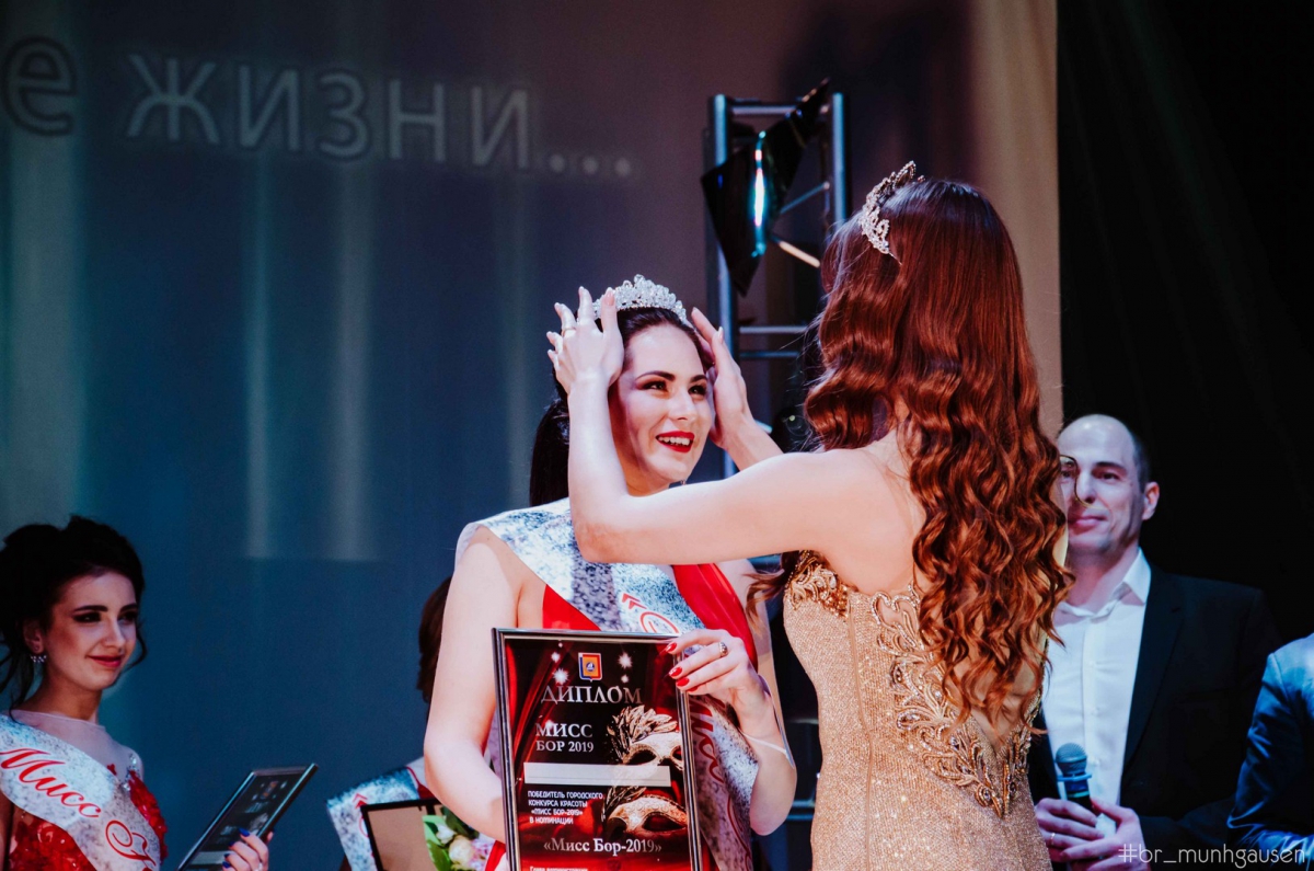 Городской конкурс красоты прошел на Бору. Фоторепортаж
