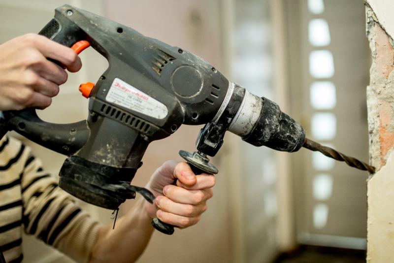 По указанию Борского городского прокурора в полиции возбудили уголовное дело по факту хищения электроинструментов у местного жителя