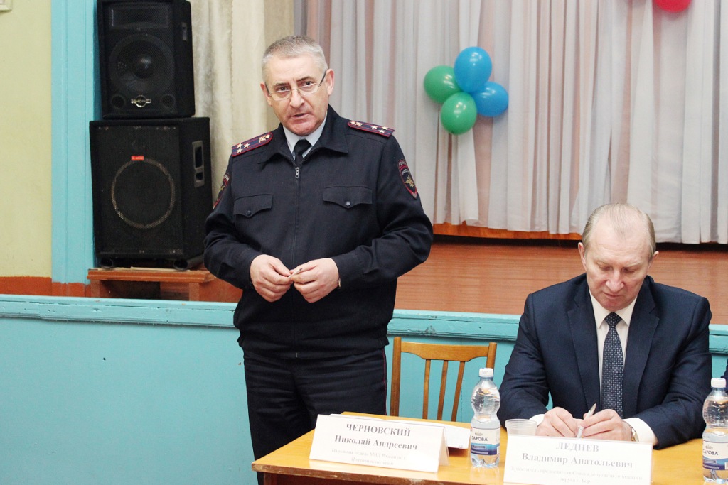 Руководитель борской полиции встретился с населением
