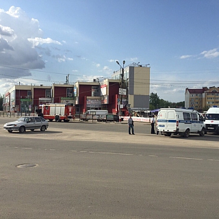 Торговый центр "Зеркало" и Борский центральный рынок эвакуировали 7 мая на Бору 5