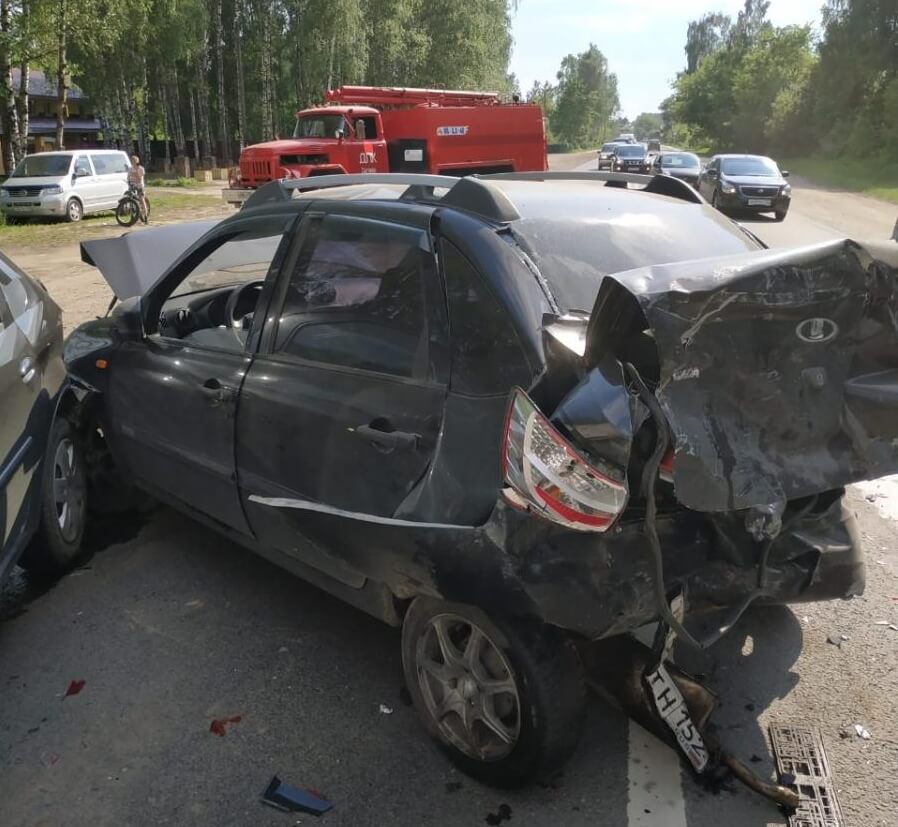 Шесть ма­шин попали в массовое в ДТП в Борском р-не
