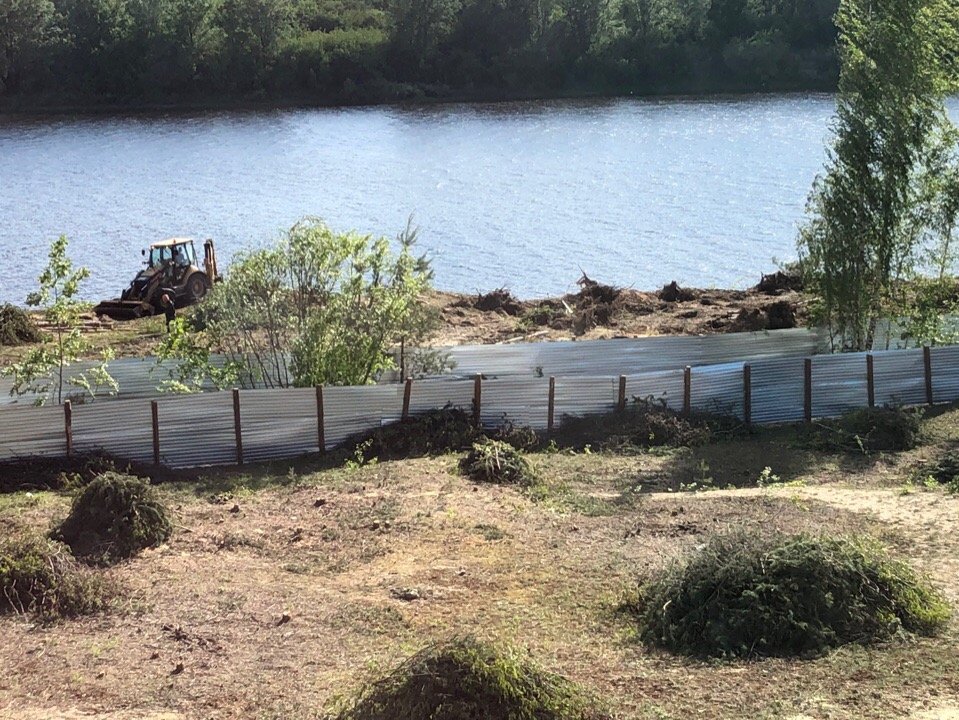 В микрорайоне Прибрежный вырубается берёзовая роща