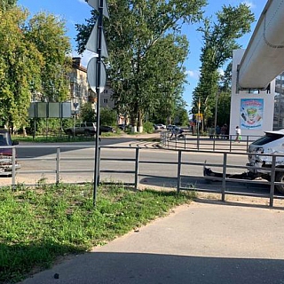 Водитель ВАЗа, столкнувшись с Lexus, врезался в толпу людей на Бору 1