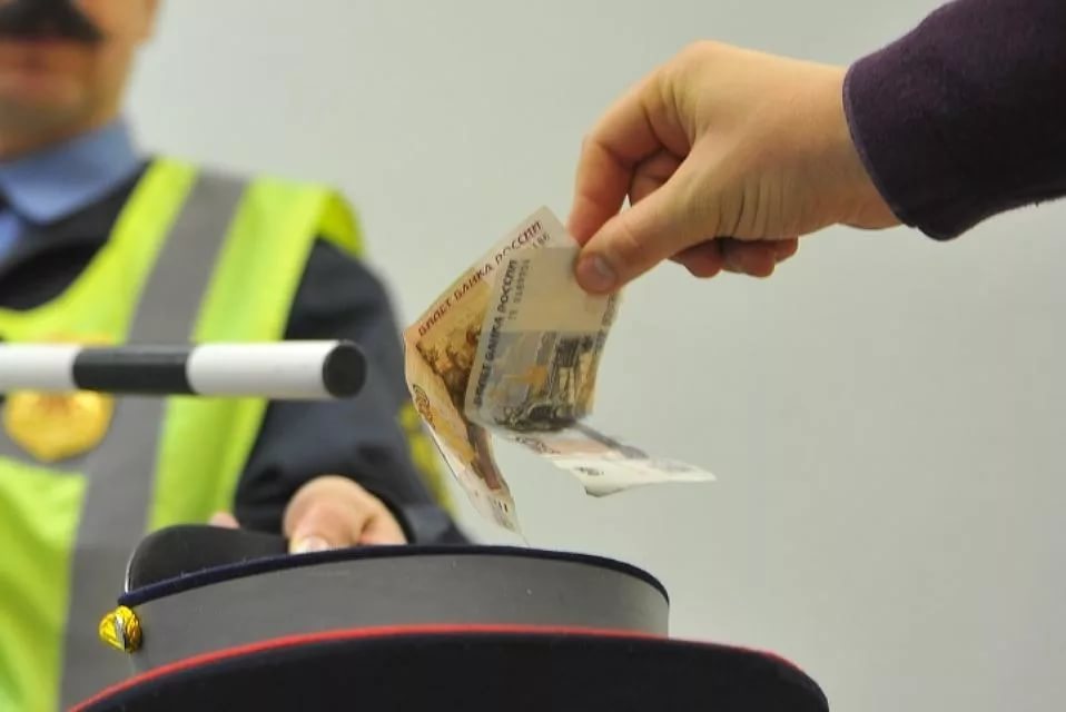 Пьяный водитель пытался подкупить полицейских на Бору