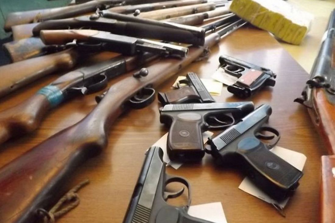 Борские полицейские призывают граждан сдать оружие за вознаграждение