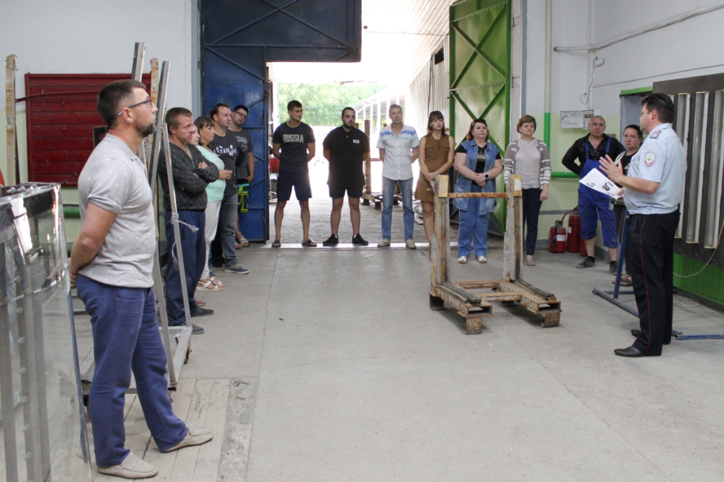 Сотрудники борской полиции продолжают профилактику мошенничества