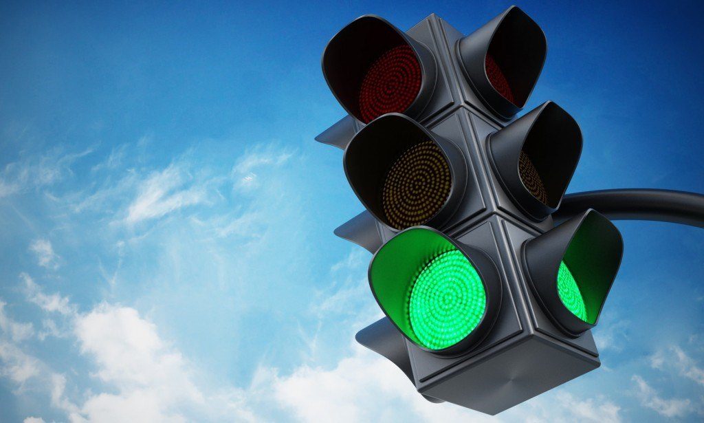 Срок ввода в эксплуатацию нового светофора на перекрестке Боталово-Военный до сих пор не определен. (Видео)