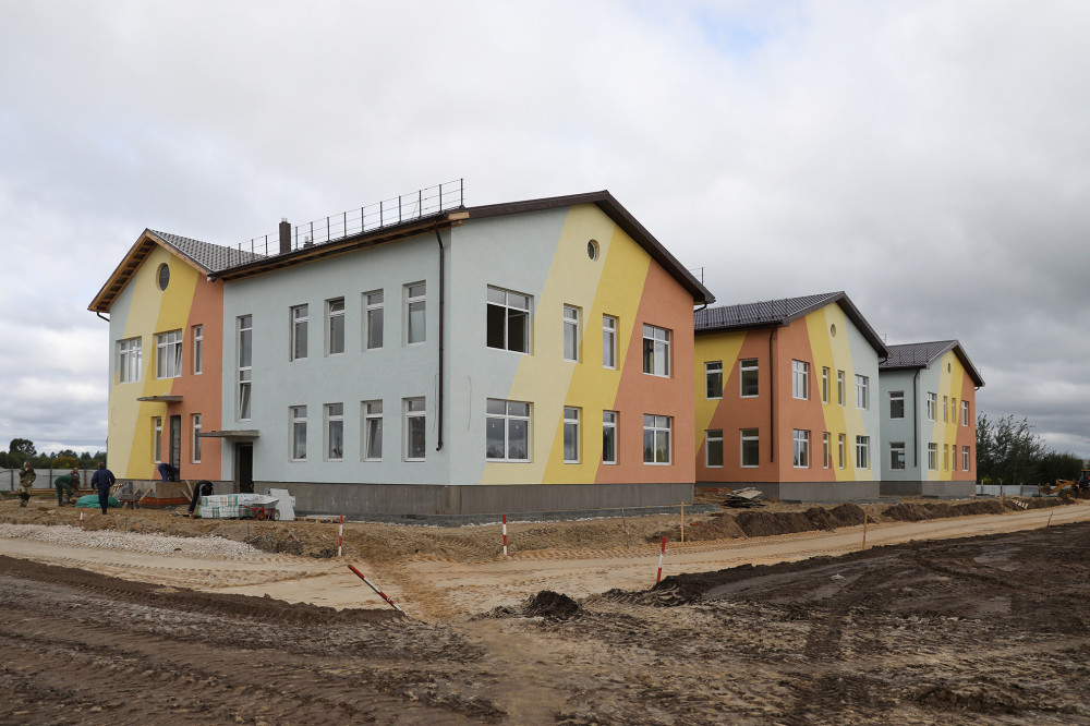 Артем Кавинов проинспектировал строительство социальных объектов на Бору