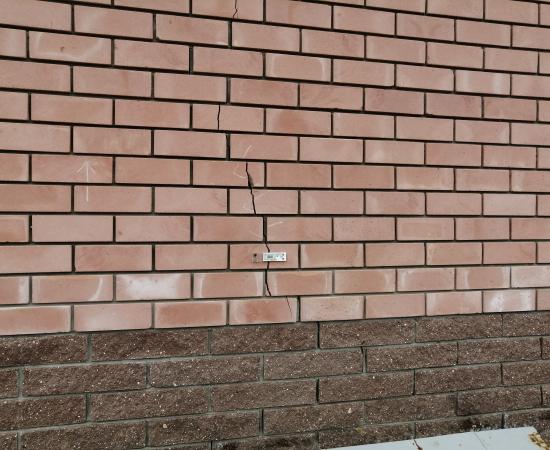 Компанию, построившую дом с трещинами на Бору, ликвидируют