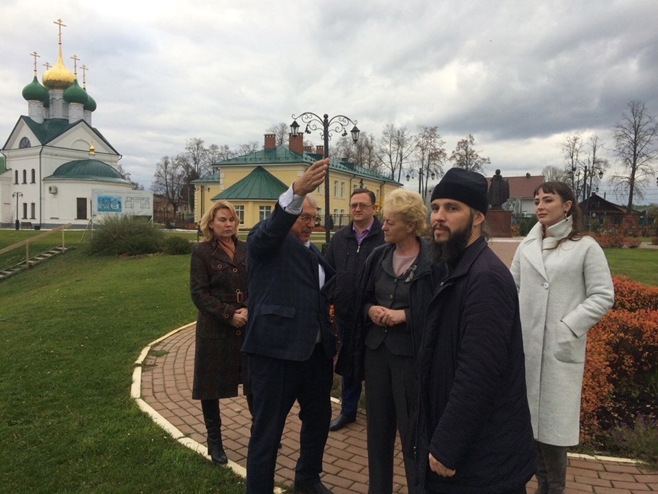 Представители ОНФ потребовали от властей Бора найти компромисс с жителями по поводу обустройства парковки в районе Мухинского озера