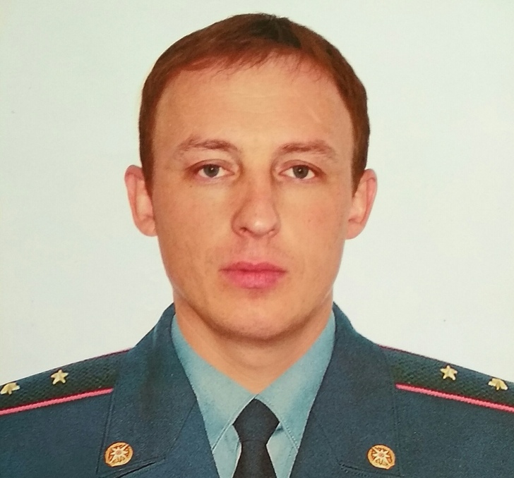 Пожарный из Борского округа спас мужчину, висящего на окне 11 этажа