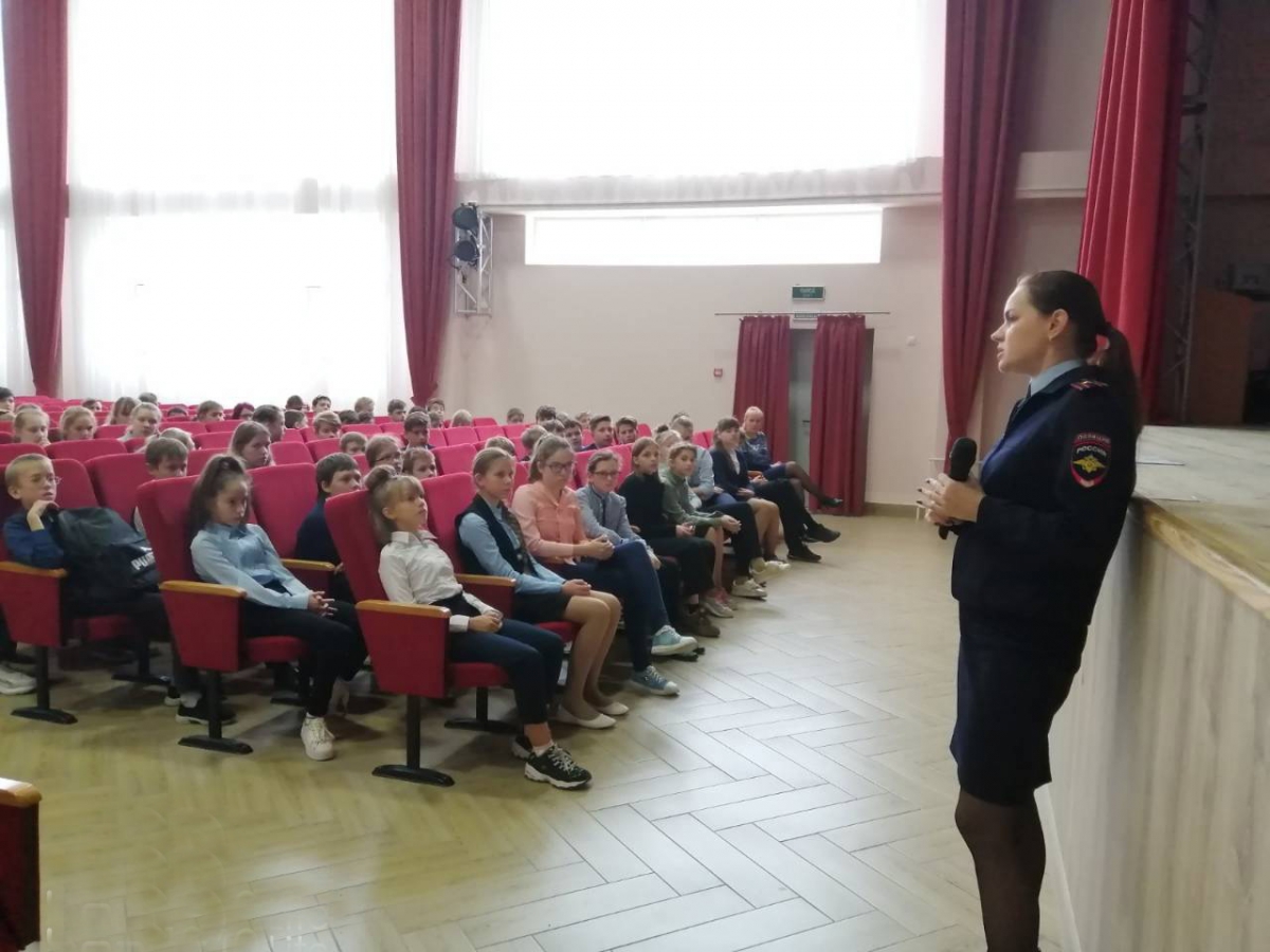 Борские полицейские проводят беседы со школьниками о вреде наркотиков