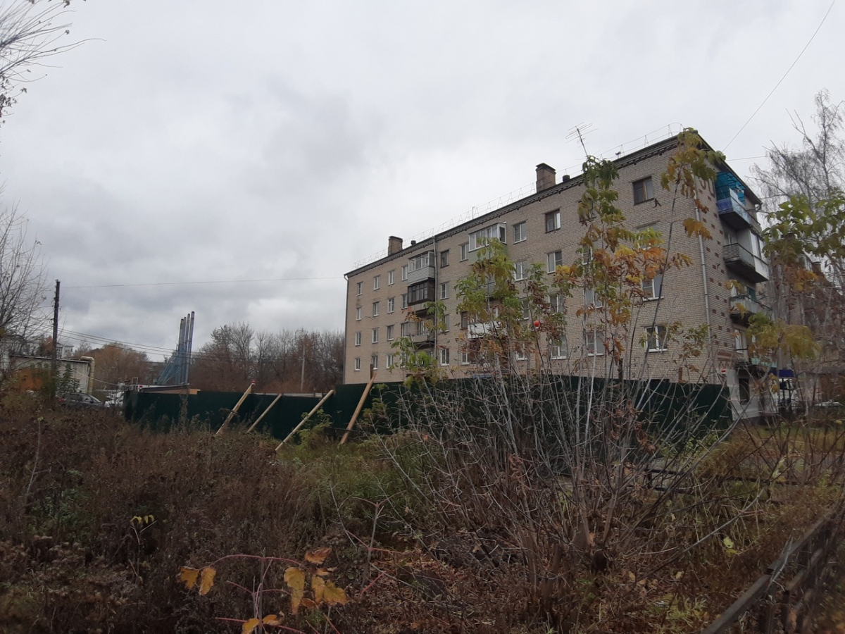 5 шагов до торгового центра.Слишком близко, считают жители города Бор