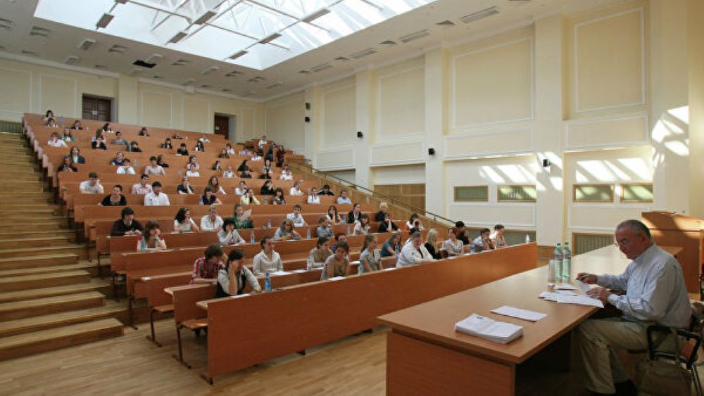 Вступительные экзамены в российские вузы переносятся из-за пандемии