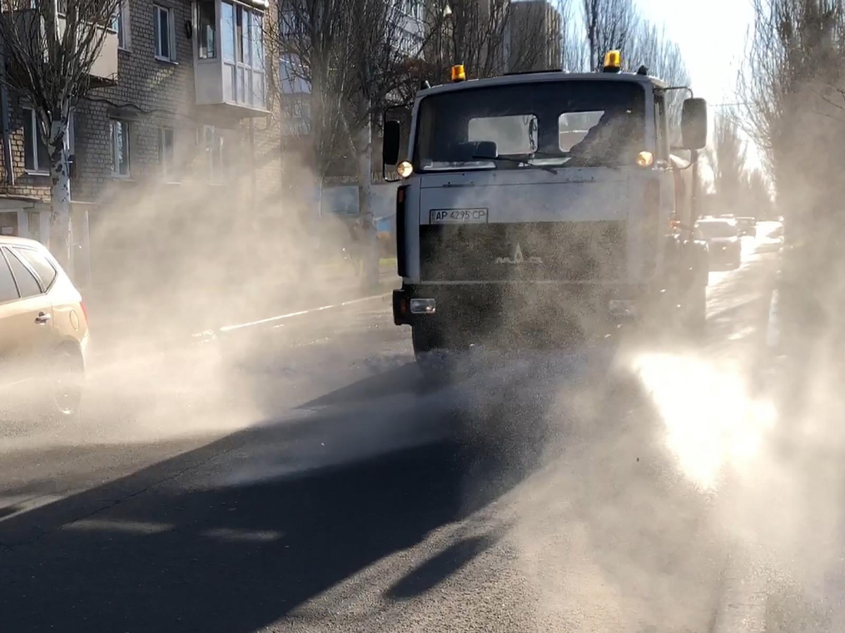 Борские улицы начали обрабатывать специальным раствором