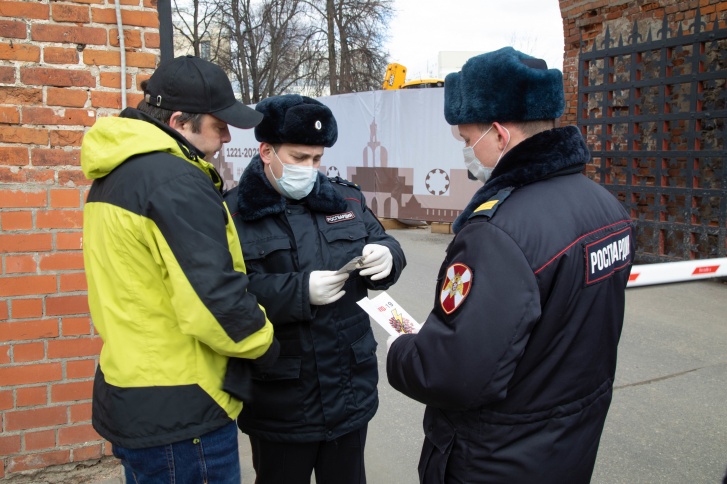 Бумажные разрешения на работу организаций в области и на Бору будут недействительны с 15 апреля