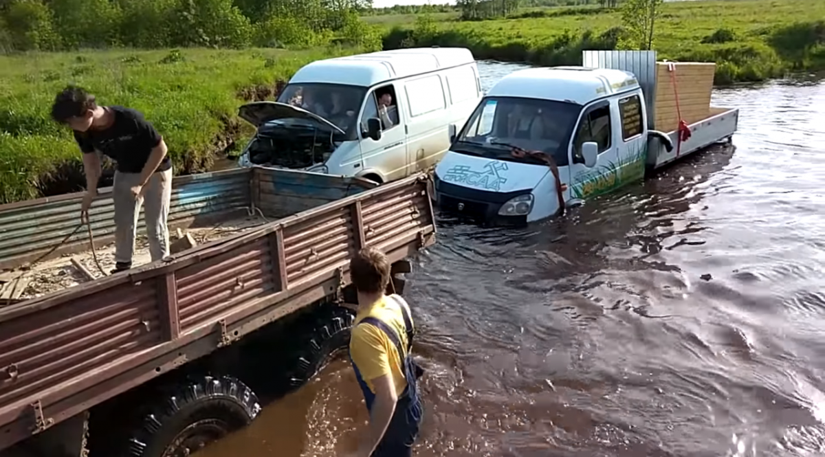 Нижегородцы «утопили» несколько машин, пытаясь объехать борскую пробку