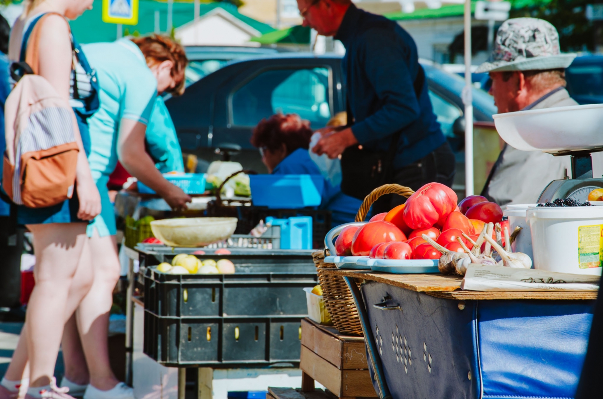 Бабушки на борском рынке стали новыми жертвами благоустройства Мухинского озера